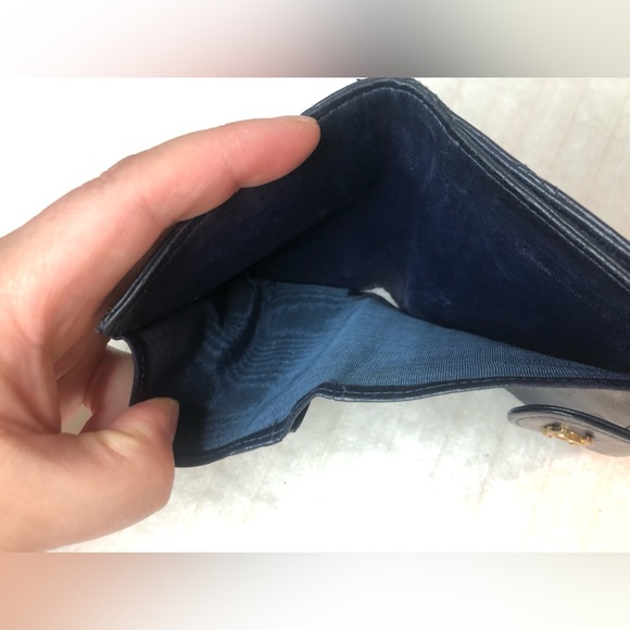 CHANEL Navy Quilted Lambskin Compact Wallet 24k Gold Hardware - Picture 4 of 15